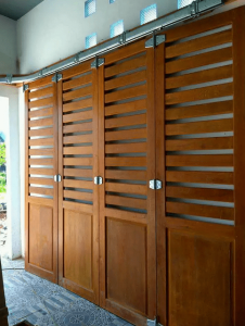 pintu garasi kayu sliding
